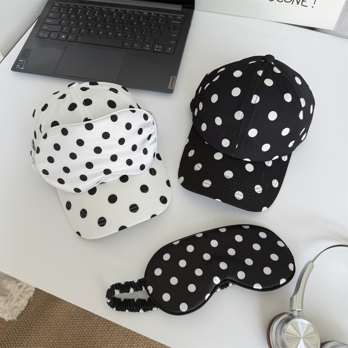 Puantiyeli Beyzbol Şapkası ve  - Travel Accessories Kit For Women incelemesi ve fiyatı